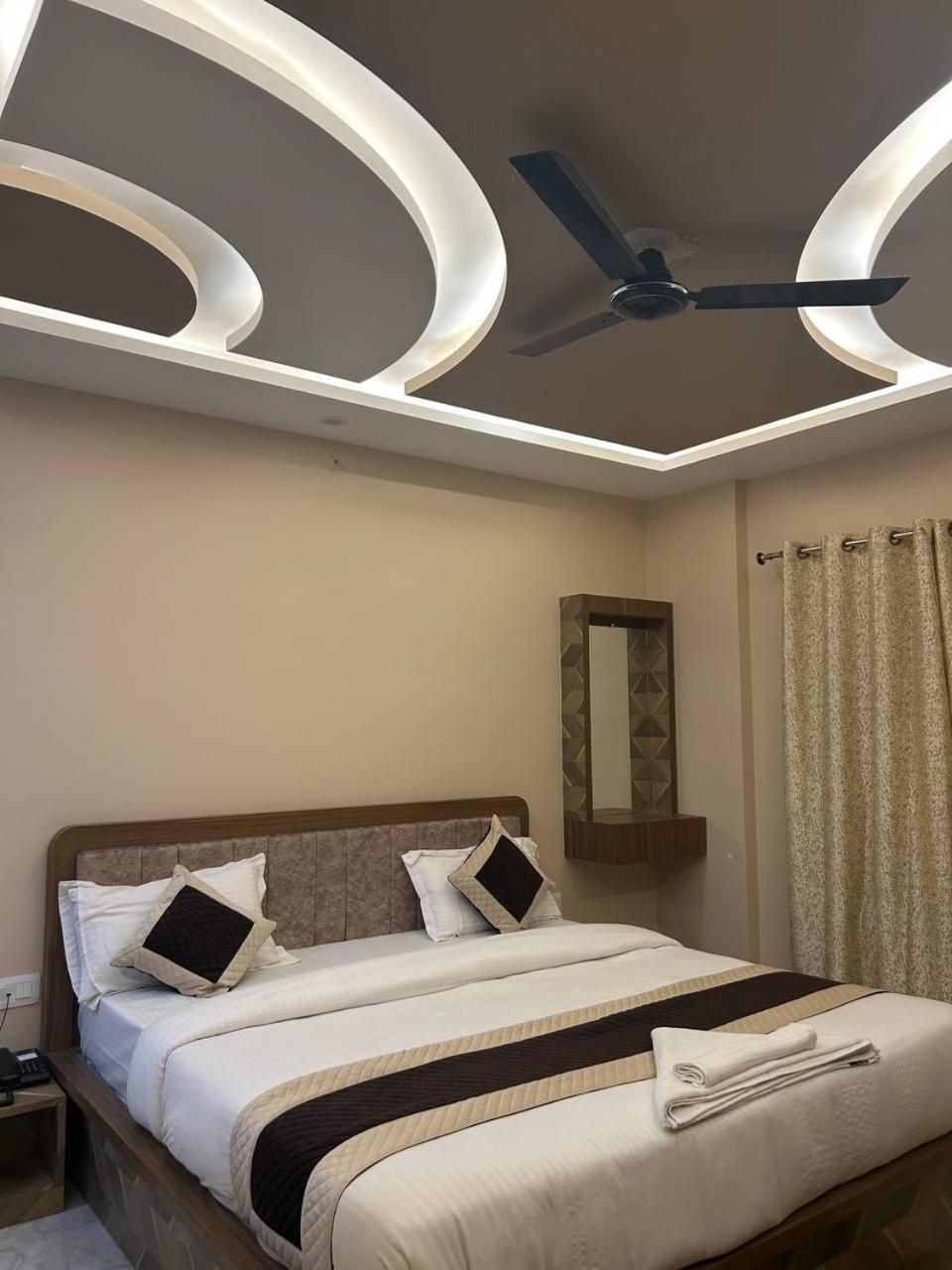 Hotel The Pushpraj 바라나시 외부 사진