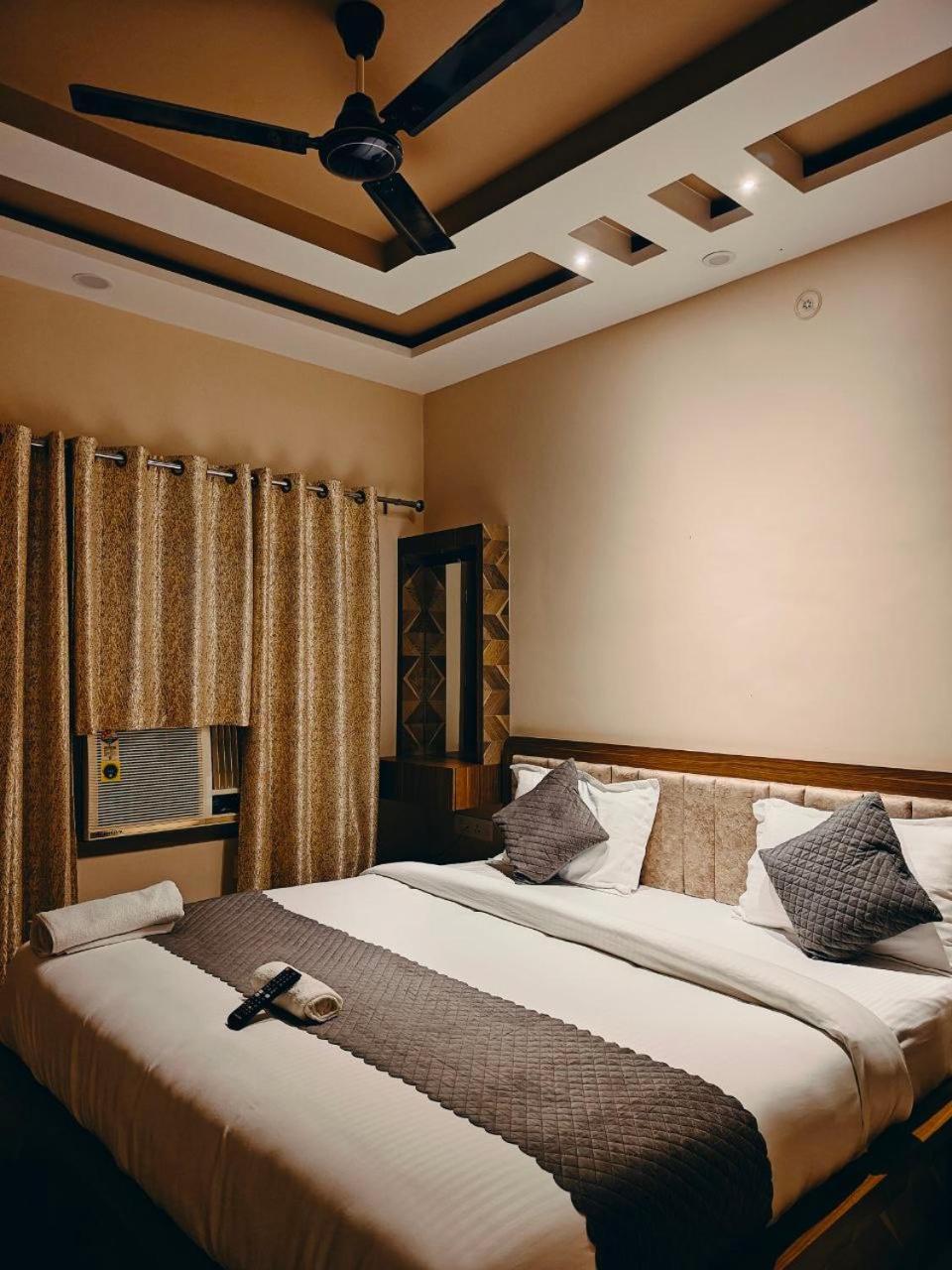 Hotel The Pushpraj 바라나시 외부 사진